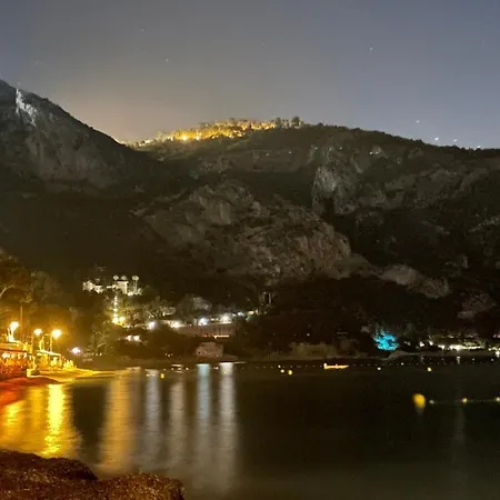 2 Sur La Plage Èze